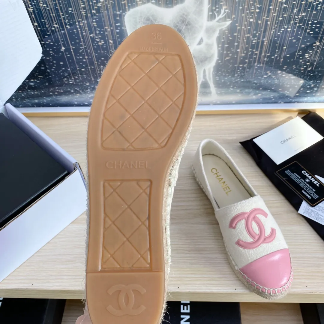 👟👟Ex-factory price 440👟👟 24s new color Chanel ✈️2023s spring and summer new fisherman shoes 😍😍Taikoo Hui purchased three pairs of original development 🐂🐂with purchasing white double-layer outer packaging 🤩Original one-to-one shipment ❗️❗️Code number: 34-42 (34 41 42 customized)